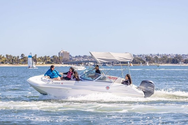 Action Sport Rentals | 20' Hurricane Powerboat Rental