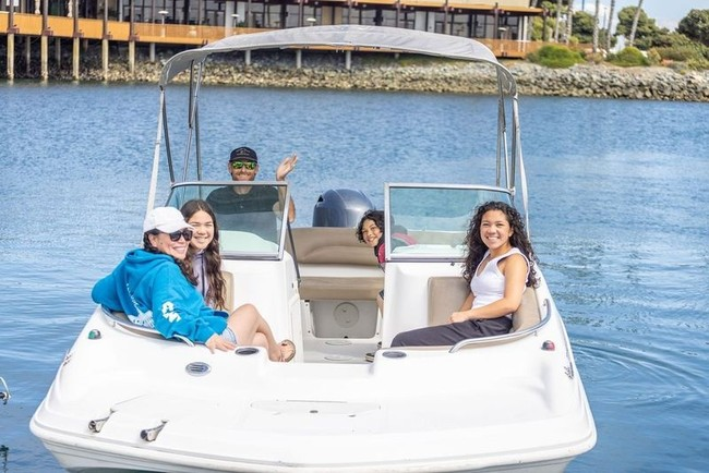 Action Sport Rentals | 20' Hurricane Powerboat Rental