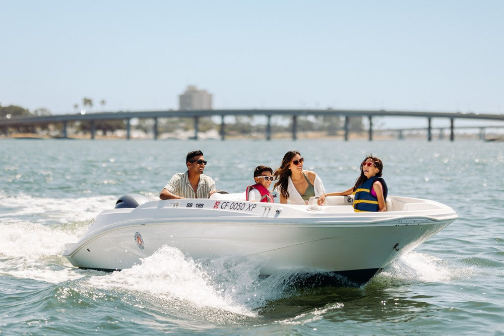 Action Sport Rentals | 18' Hurricane Powerboat Rental – Club Never Bored